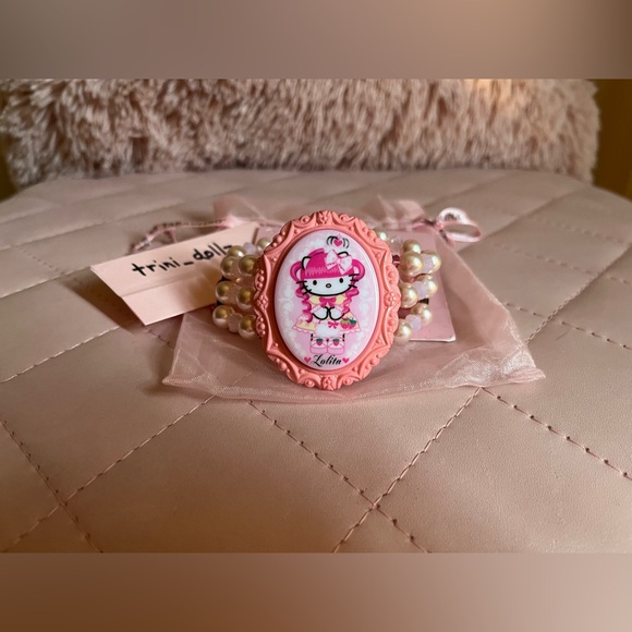 TARINA TARANTINO for HELLO KITTY LOLITA CAMEO BRACELET 🍓NWT💕 VERY RARE - Picture 2 of 9